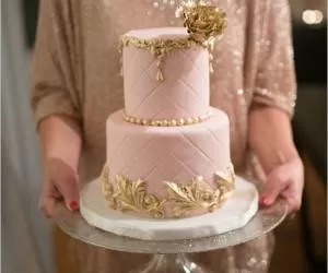 کیک صورتی طلایی بهترین انتخاب برای عقد و عروسی + تصاویر