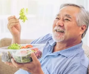 مفیدترین مواد غذایی برای افراد بالای 50 سال