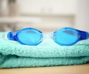 روش صحیح شستشو و نگهداری عینک شنا