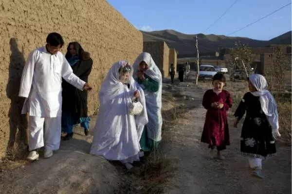 دختر کوچک افغان با مرد 85 ساله ازدواج کرد