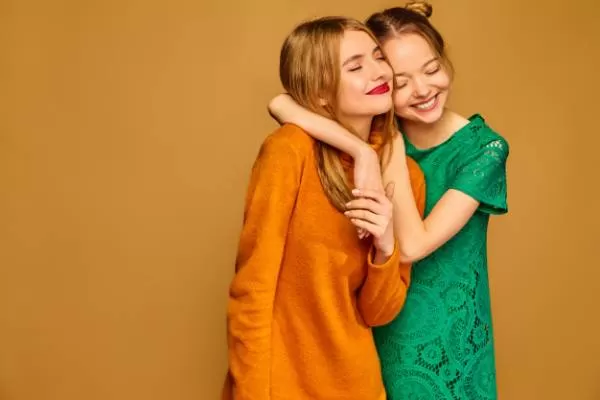 خنده و لبخند با افراد خوب در زندگی جملات در مورد لبخند