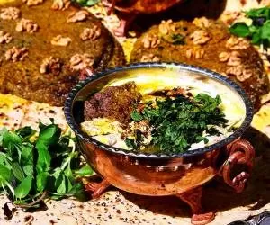 لیست کامل غذاهای سنتی اصفهان، از دسر تا آش و خورش