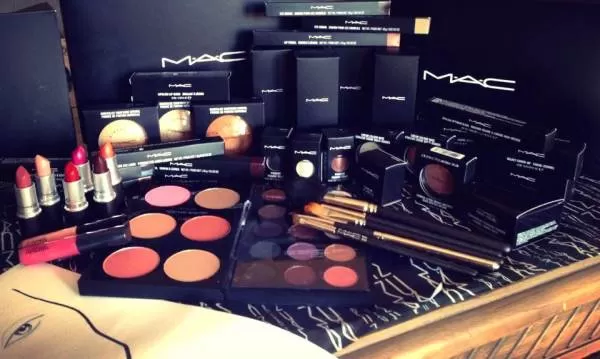 MAC مک