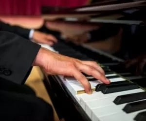 تمرینات علمی تقویت انگشتان دست برای پیانو و نوازندگی