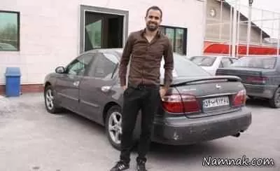 محمد نصرتی در کنار اتومبیلش