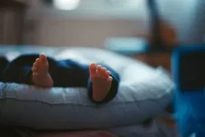 مرگ دردناک نوزاد 6 ماهه با کفش پاشنه بلند مادرش!