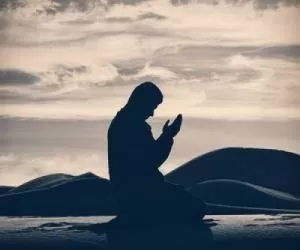 حکمت دست کشیدن به صورت بعد از دعا