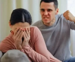 کتک خوردن از همسر در دوران نامزدی
