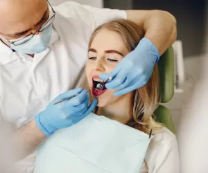 یک روز جهانی برای دندانپزشکان دنیا + تاریخ