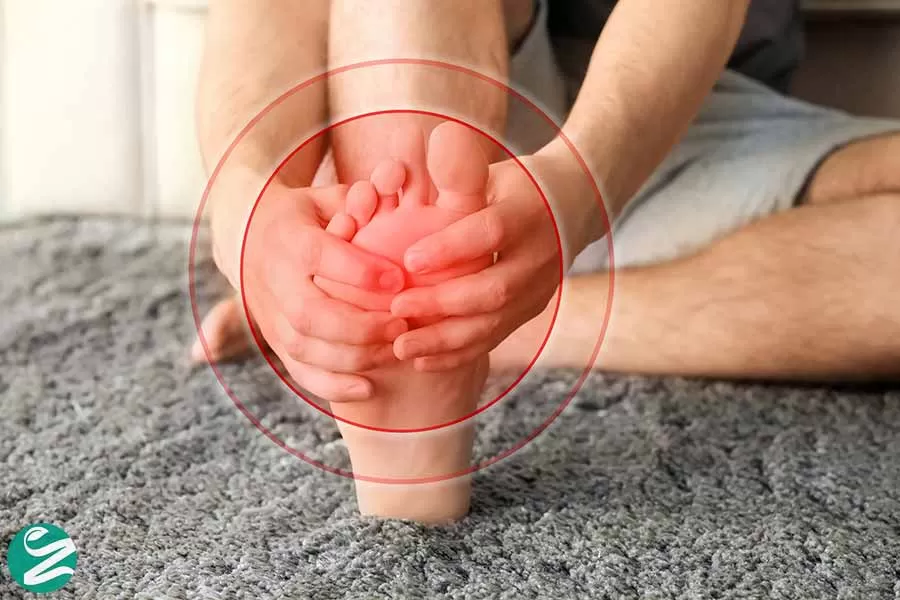 علت سوزش و داغی کف پا چیست؟ + درمان